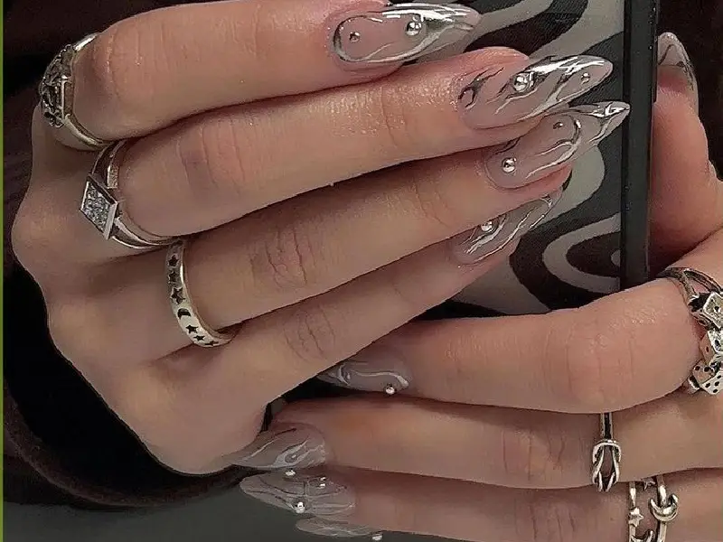 Negative Space Designs: Nail Extension Designs for short nail